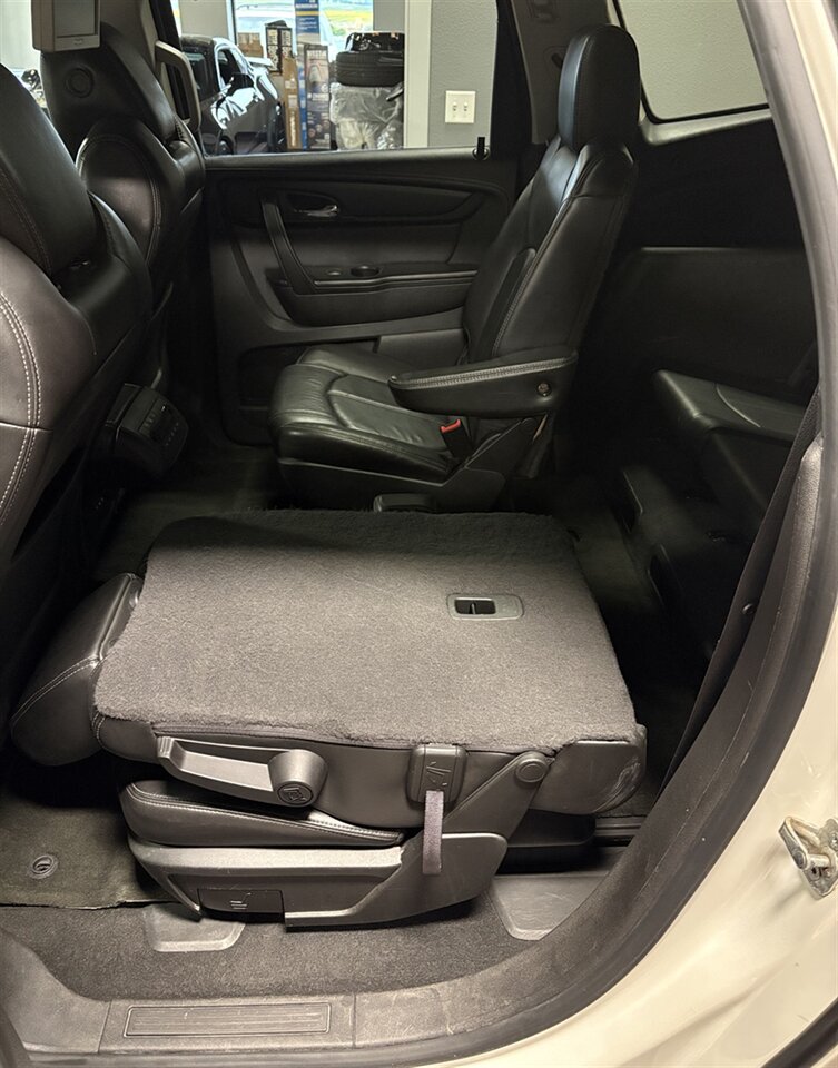 2013 Chevrolet Traverse LT   - Photo 15 - Bismarck, ND 58503