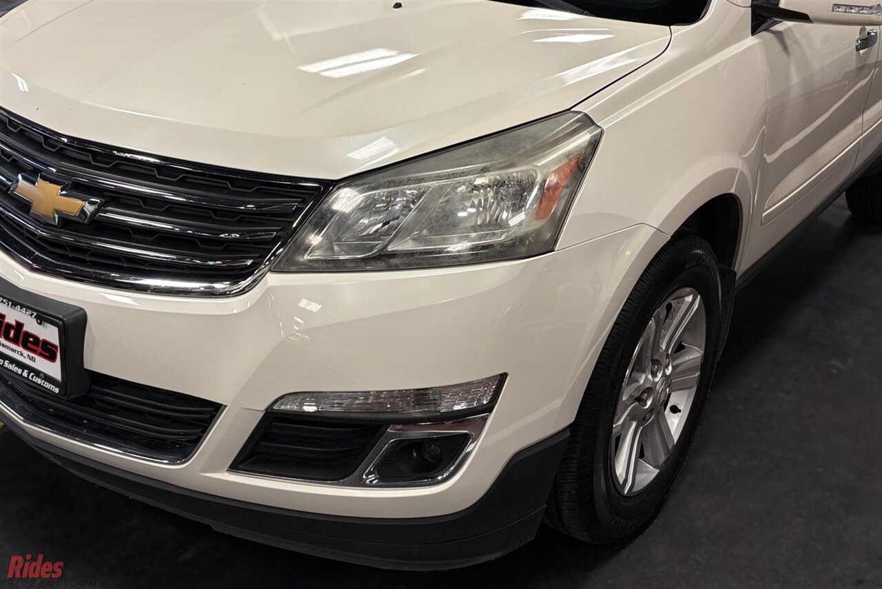 2013 Chevrolet Traverse LT   - Photo 3 - Bismarck, ND 58503