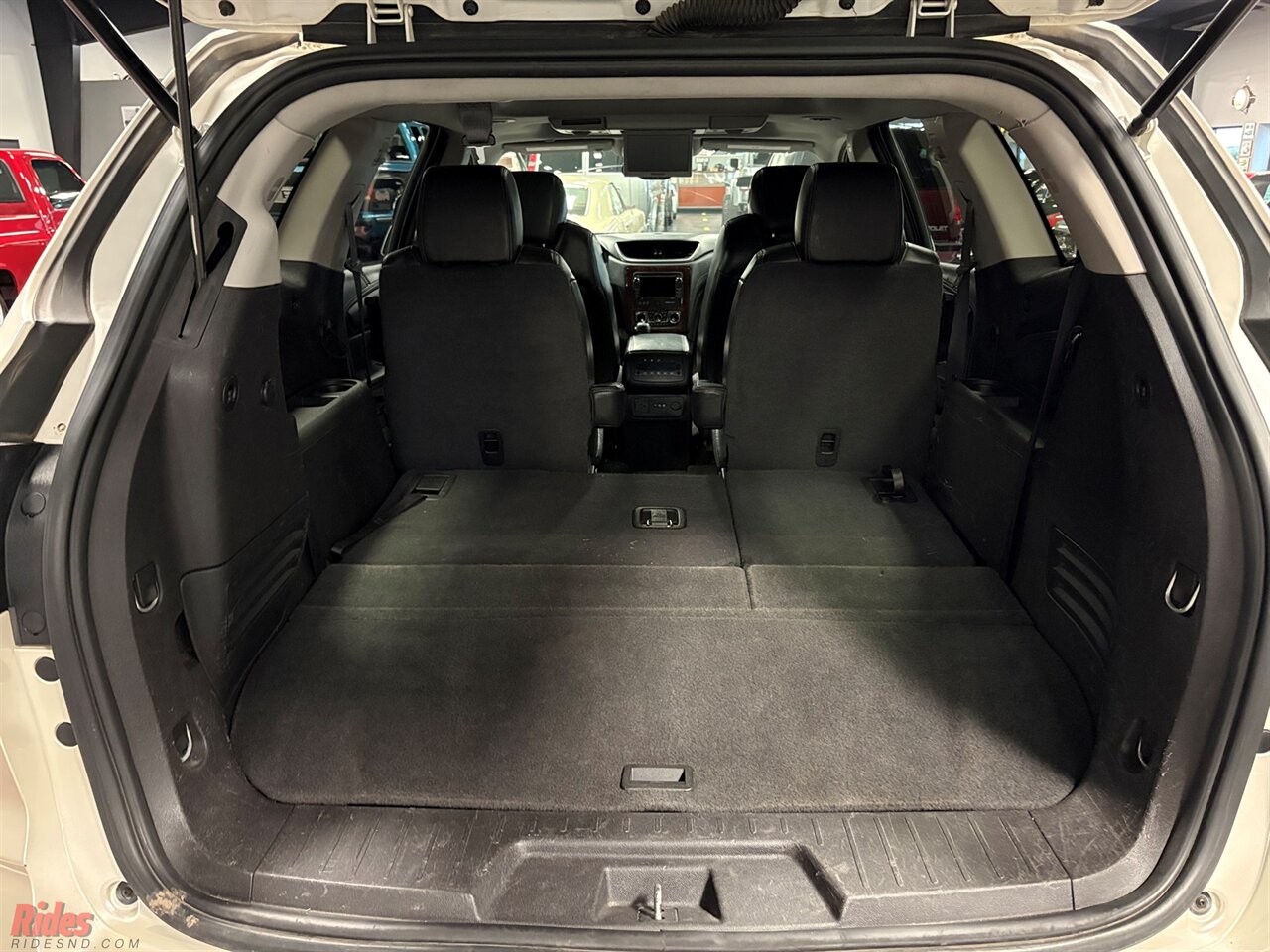 2013 Chevrolet Traverse LT   - Photo 22 - Bismarck, ND 58503
