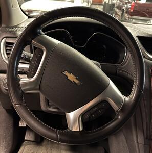 2013 Chevrolet Traverse LT   - Photo 9 - Bismarck, ND 58503