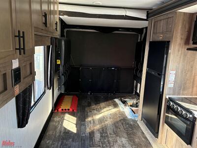 2021 Forest River Cherokee WOLF PACK 23 15   - Photo 13 - Bismarck, ND 58503