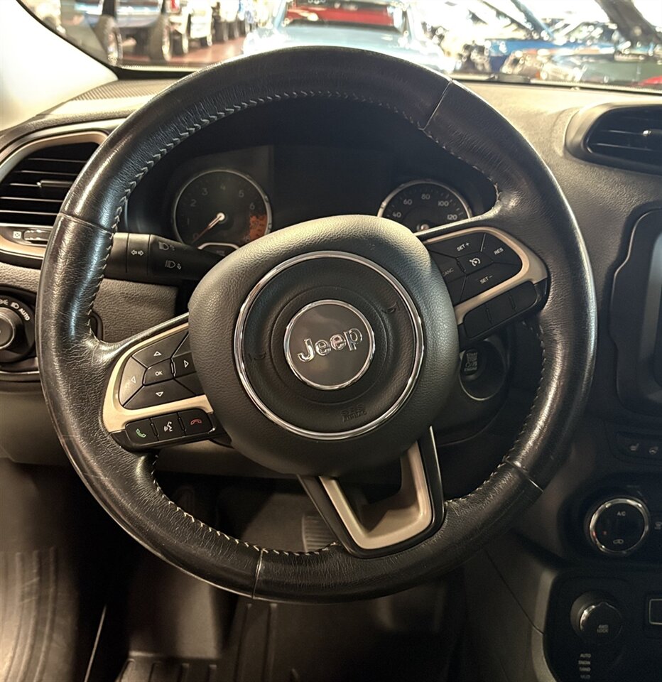 2016 Jeep Renegade Limited   - Photo 32 - Bismarck, ND 58503