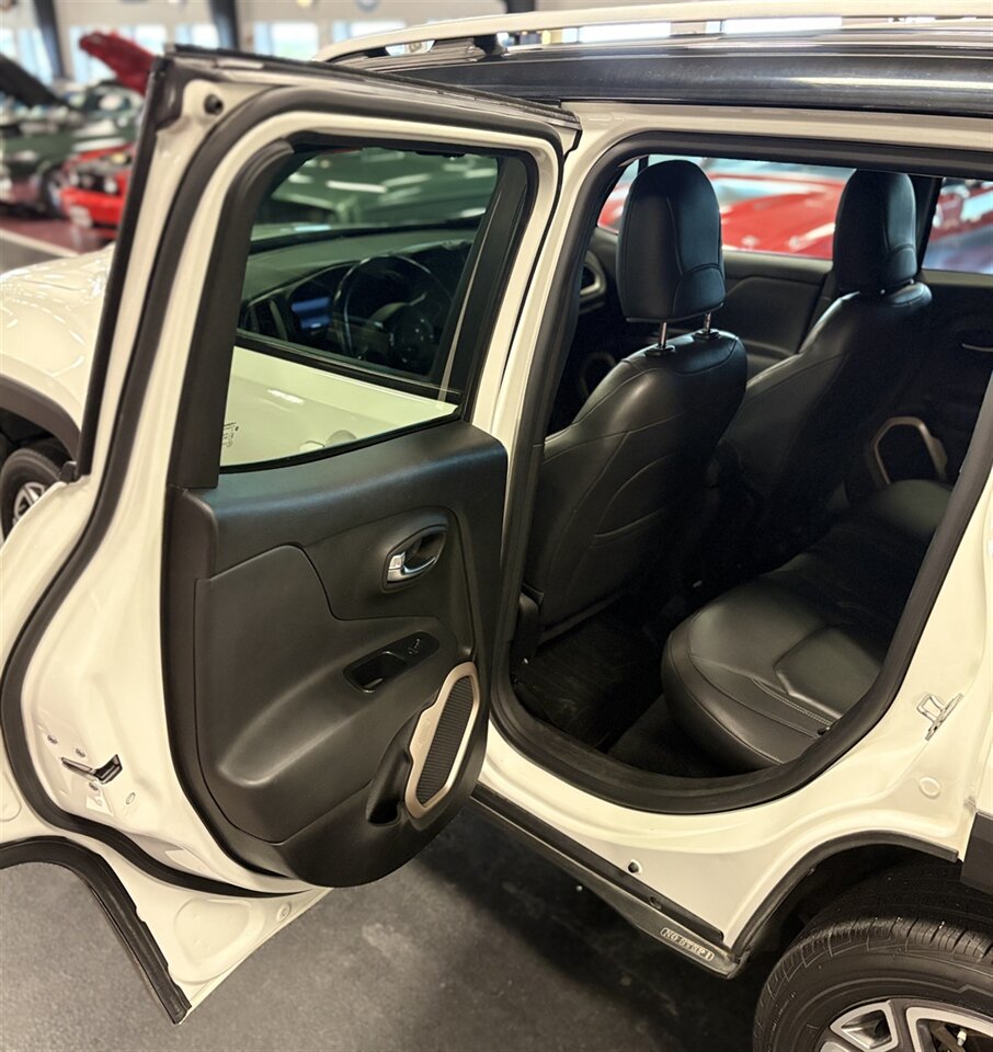 2016 Jeep Renegade Limited   - Photo 13 - Bismarck, ND 58503