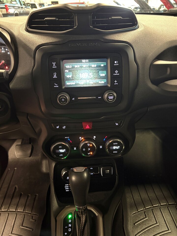 2016 Jeep Renegade Limited   - Photo 34 - Bismarck, ND 58503