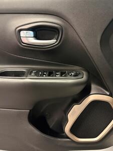 2016 Jeep Renegade Limited   - Photo 10 - Bismarck, ND 58503