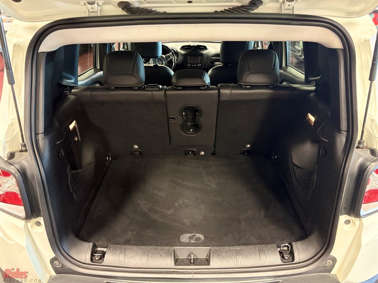 2016 Jeep Renegade Limited   - Photo 18 - Bismarck, ND 58503