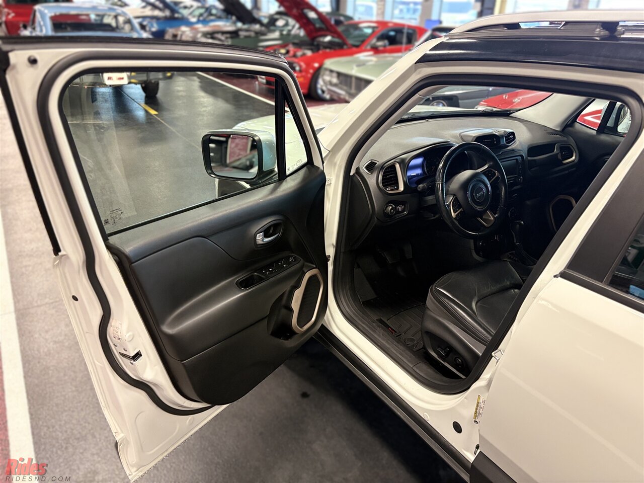 2016 Jeep Renegade Limited   - Photo 9 - Bismarck, ND 58503