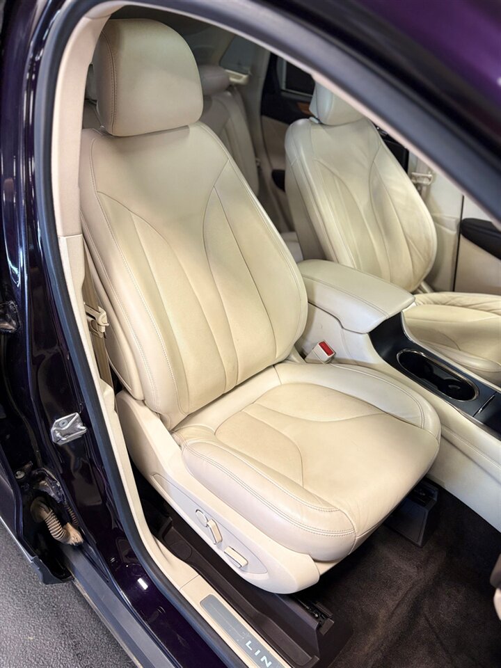2015 Lincoln MKC Select Plus   - Photo 32 - Bismarck, ND 58503