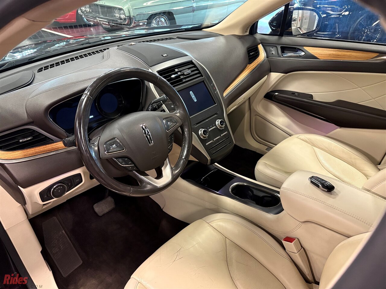 2015 Lincoln MKC Select Plus   - Photo 12 - Bismarck, ND 58503
