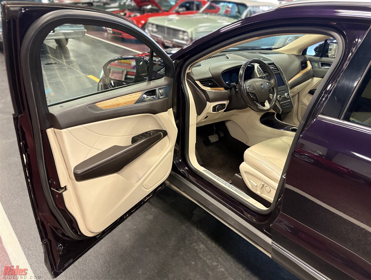 2015 Lincoln MKC Select Plus   - Photo 9 - Bismarck, ND 58503