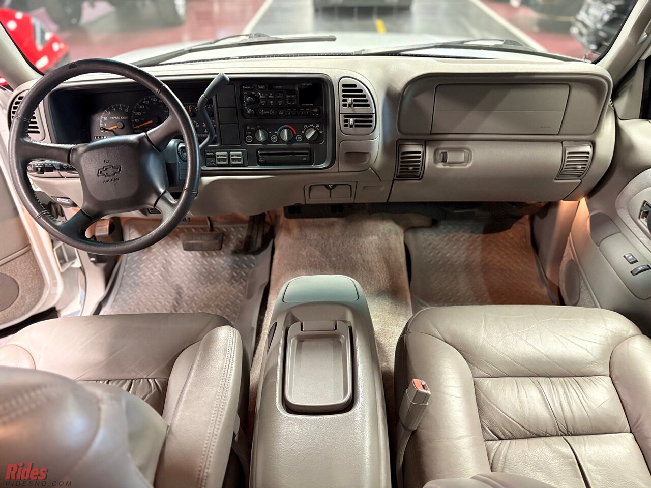 1999 Chevrolet Suburban K1500 LT   - Photo 17 - Bismarck, ND 58503