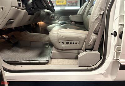 1999 Chevrolet Suburban K1500 LT   - Photo 14 - Bismarck, ND 58503
