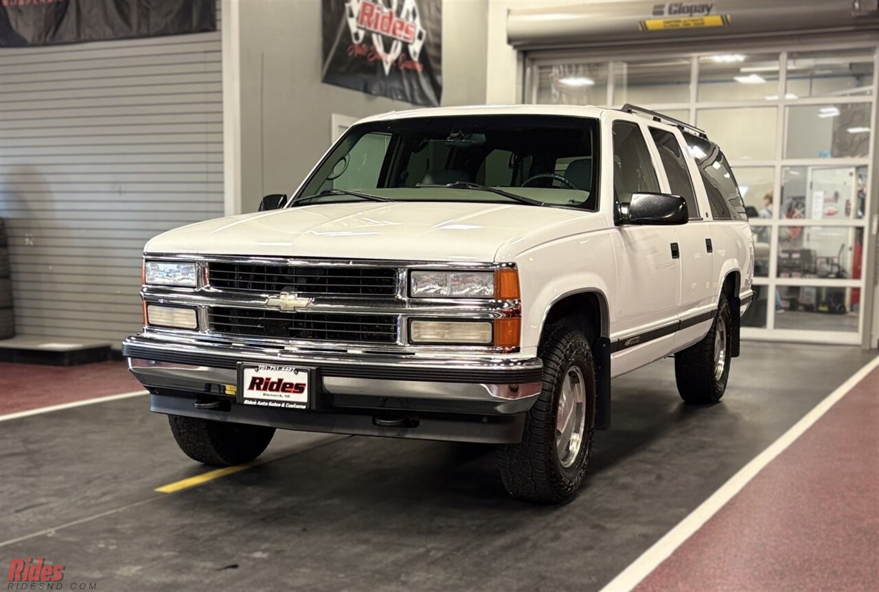 1999 Chevrolet Suburban K1500 LT   - Photo 1 - Bismarck, ND 58503
