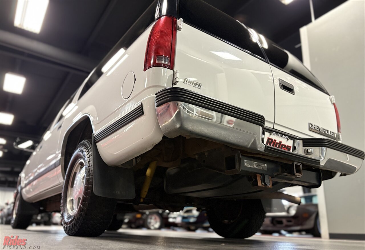 1999 Chevrolet Suburban K1500 LT   - Photo 42 - Bismarck, ND 58503