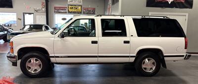 1999 Chevrolet Suburban K1500 LT   - Photo 4 - Bismarck, ND 58503