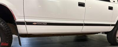 1999 Chevrolet Suburban K1500 LT   - Photo 8 - Bismarck, ND 58503