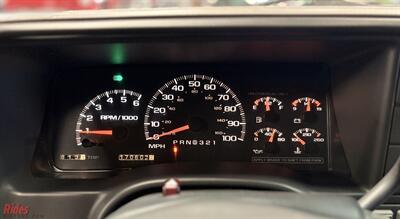 1999 Chevrolet Suburban K1500 LT   - Photo 22 - Bismarck, ND 58503