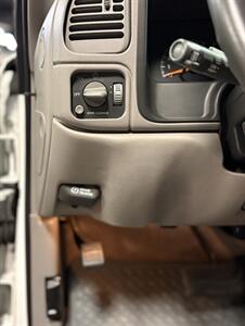 1999 Chevrolet Suburban K1500 LT   - Photo 18 - Bismarck, ND 58503