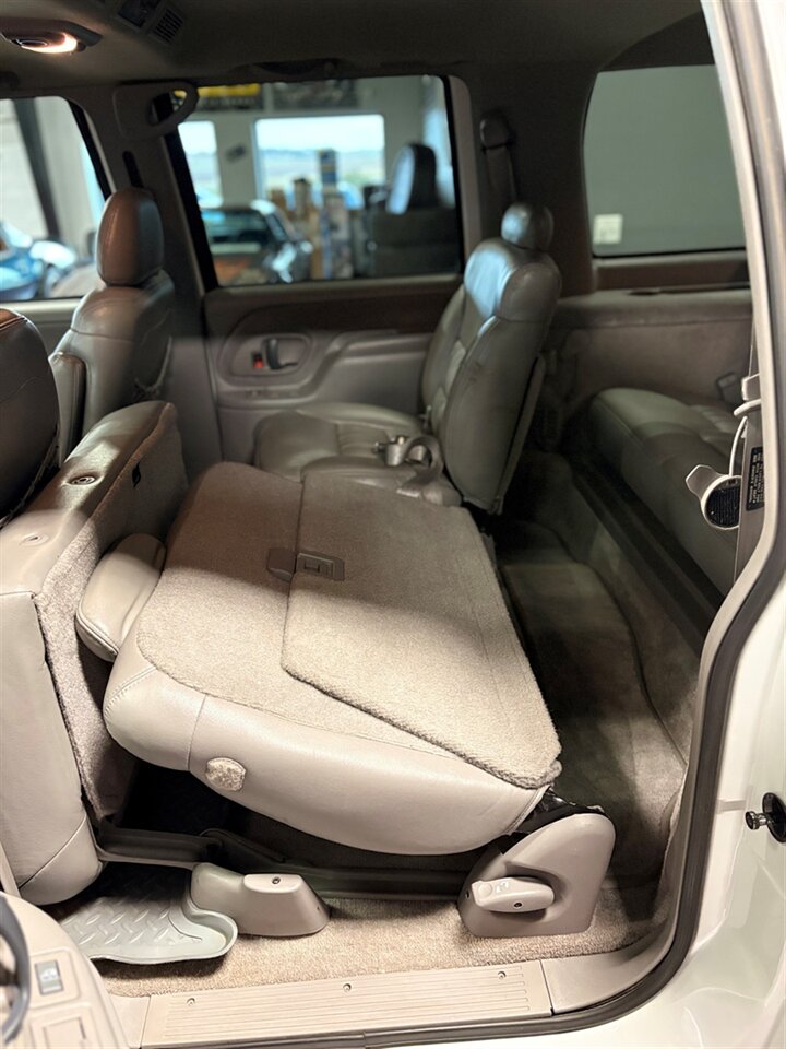 1999 Chevrolet Suburban K1500 LT   - Photo 37 - Bismarck, ND 58503
