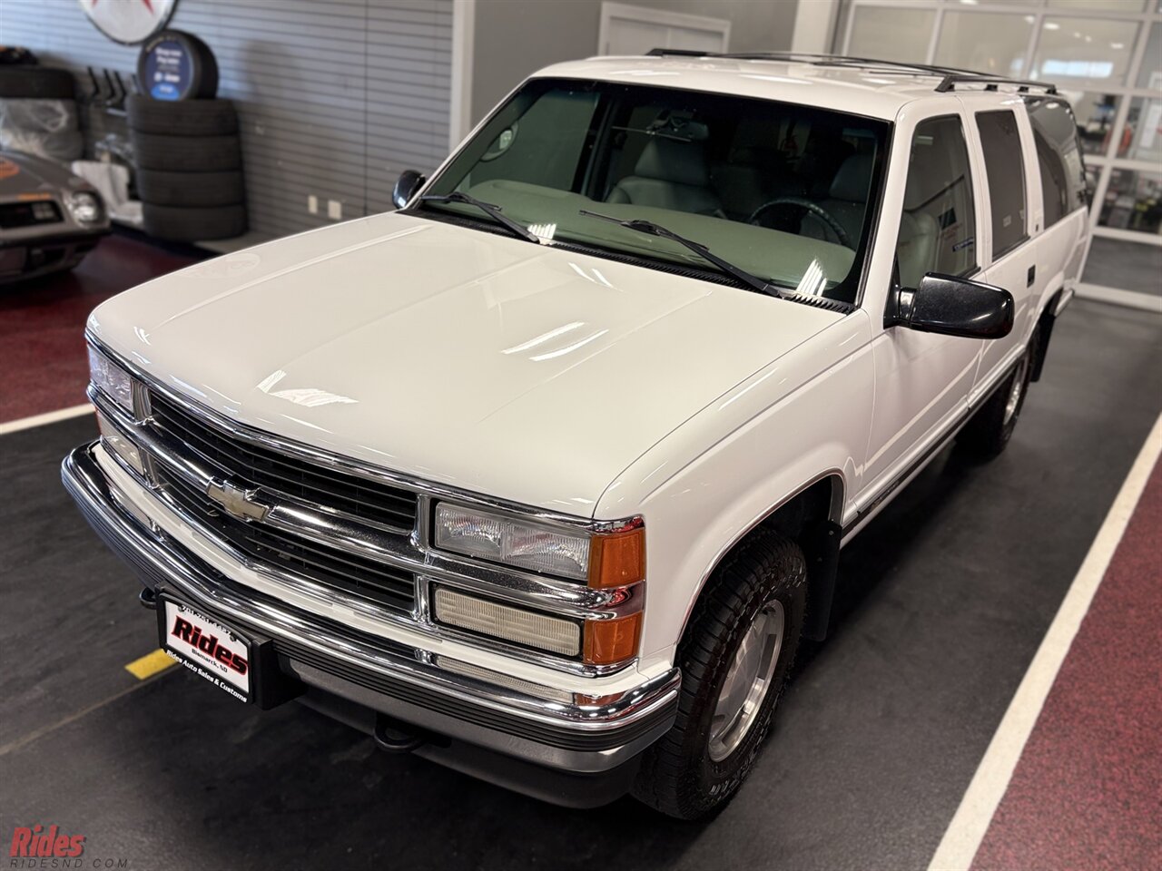 1999 Chevrolet Suburban K1500 LT   - Photo 3 - Bismarck, ND 58503