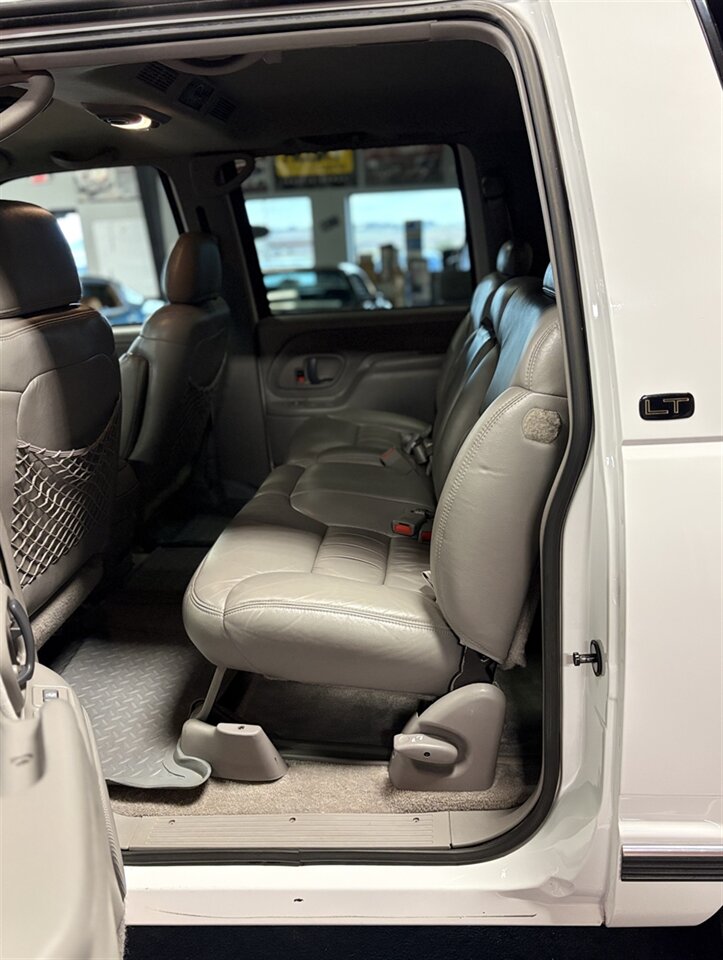 1999 Chevrolet Suburban K1500 LT   - Photo 32 - Bismarck, ND 58503