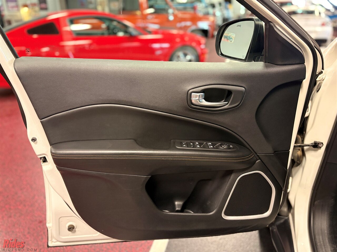 2019 Jeep Compass Limited   - Photo 9 - Bismarck, ND 58503