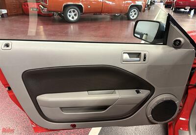 2006 Ford Mustang GT Premium   - Photo 11 - Bismarck, ND 58503