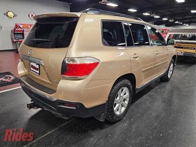 2011 Toyota Highlander   - Photo 10 - Bismarck, ND 58503