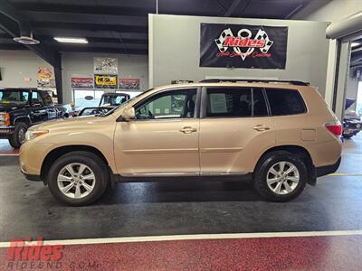 2011 Toyota Highlander   - Photo 6 - Bismarck, ND 58503