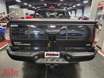 2015 Toyota Tacoma V6   - Photo 11 - Bismarck, ND 58503