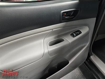2015 Toyota Tacoma V6   - Photo 23 - Bismarck, ND 58503