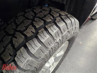 2015 Toyota Tacoma V6   - Photo 14 - Bismarck, ND 58503