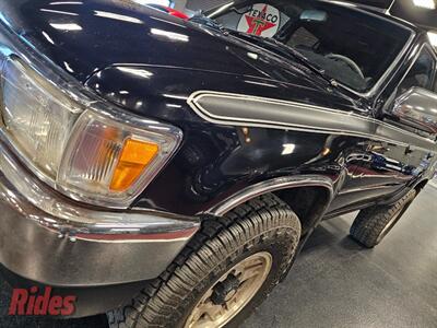 1993 Toyota 4Runner SR5 V6   - Photo 2 - Bismarck, ND 58503