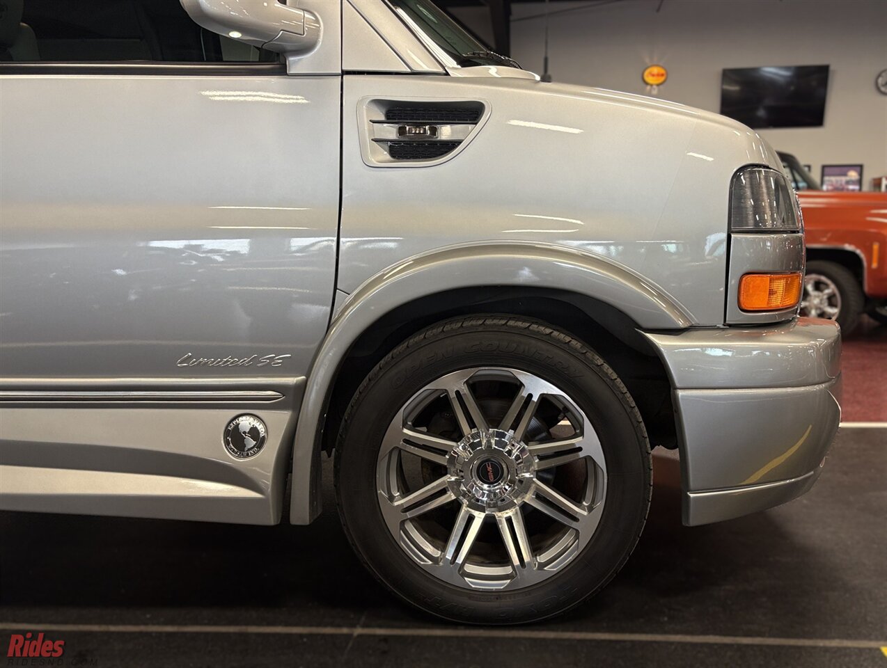 2017 GMC Savana 2500   - Photo 43 - Bismarck, ND 58503