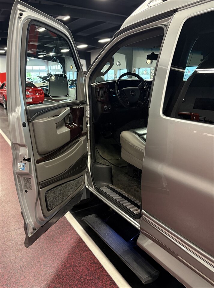 2017 GMC Savana 2500   - Photo 12 - Bismarck, ND 58503