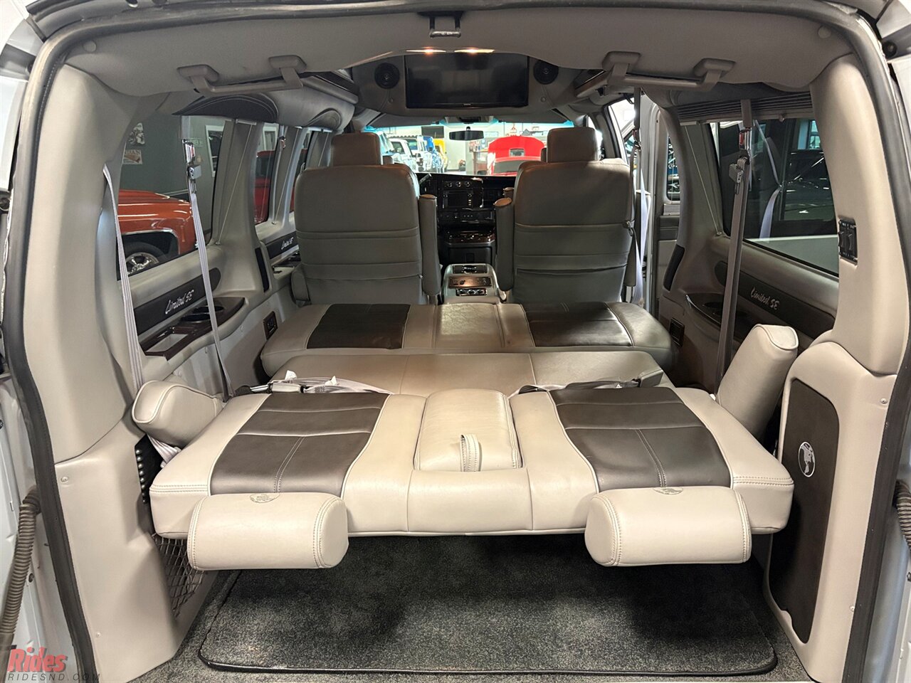 2017 GMC Savana 2500   - Photo 34 - Bismarck, ND 58503