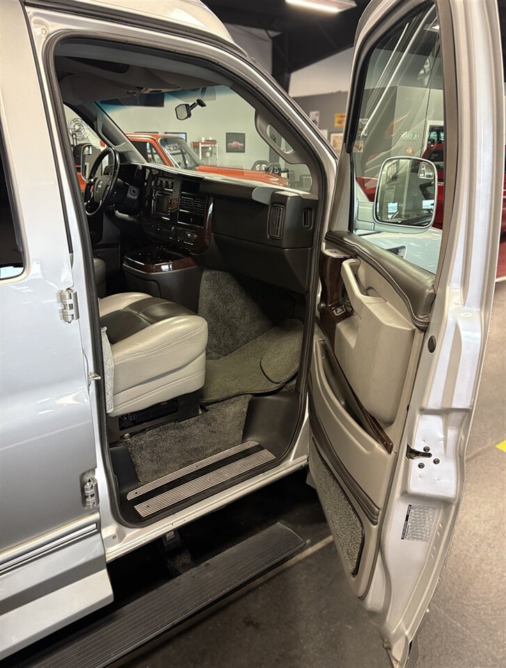 2017 GMC Savana 2500   - Photo 39 - Bismarck, ND 58503
