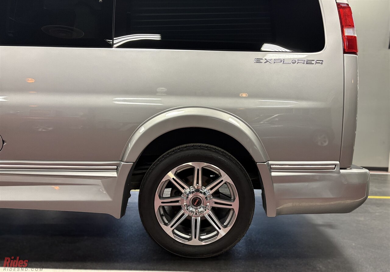 2017 GMC Savana 2500   - Photo 15 - Bismarck, ND 58503