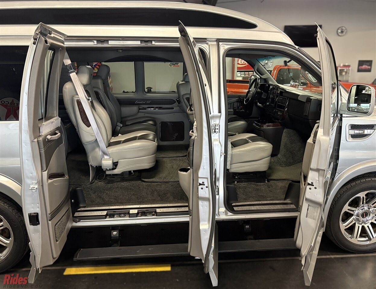 2017 GMC Savana 2500   - Photo 28 - Bismarck, ND 58503