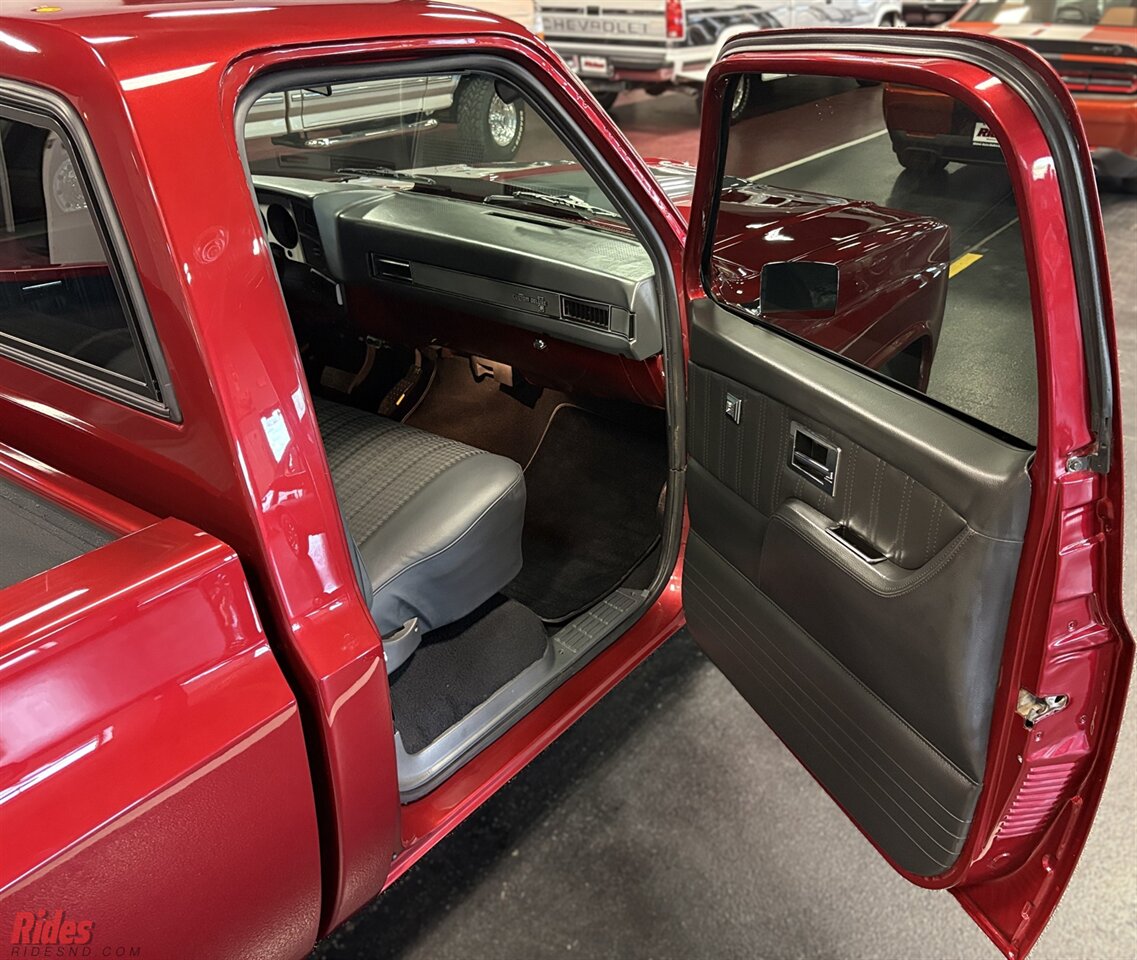 1986 Chevrolet C10 Silverado Restomod   - Photo 24 - Bismarck, ND 58503
