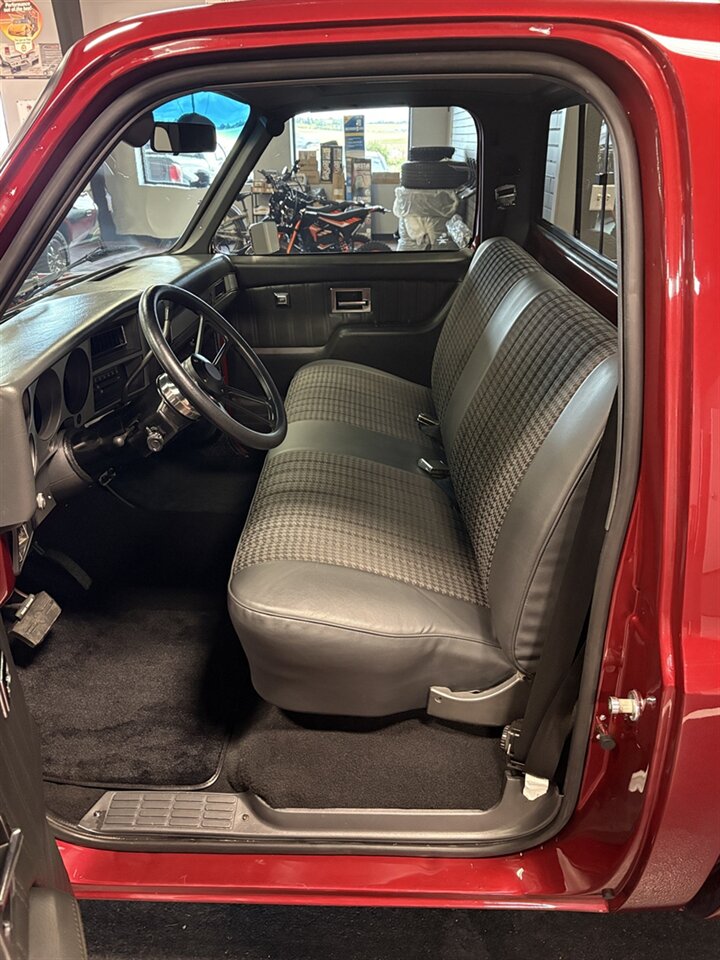 1986 Chevrolet C10 Silverado Restomod   - Photo 12 - Bismarck, ND 58503