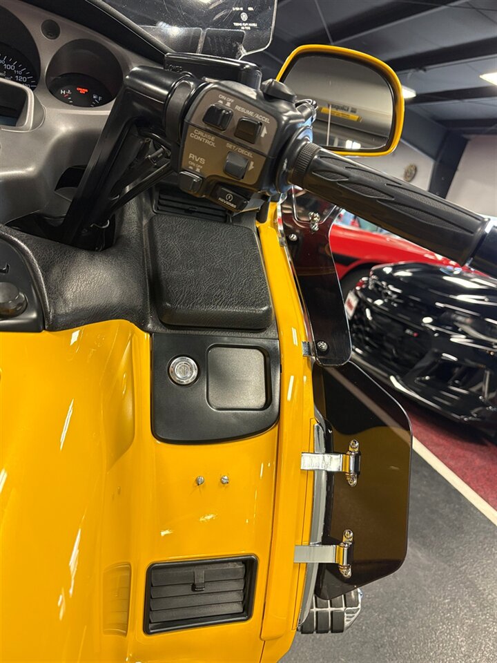 2003 Honda Gold Wing 1800   - Photo 19 - Bismarck, ND 58503