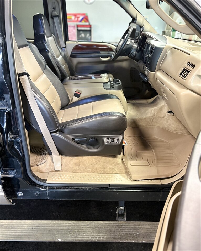 2005 Ford Excursion Eddie Bauer   - Photo 33 - Bismarck, ND 58503