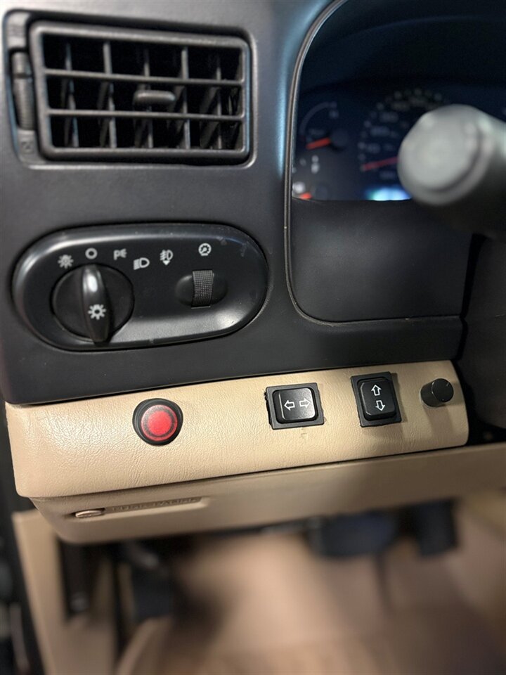 2005 Ford Excursion Eddie Bauer   - Photo 44 - Bismarck, ND 58503