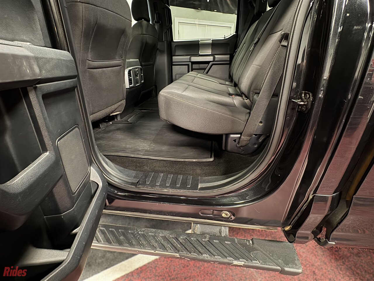 2015 Ford F-150 XLT   - Photo 13 - Bismarck, ND 58503