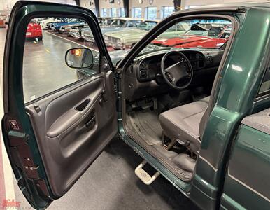 2001 Dodge Ram 1500 ST   - Photo 7 - Bismarck, ND 58503