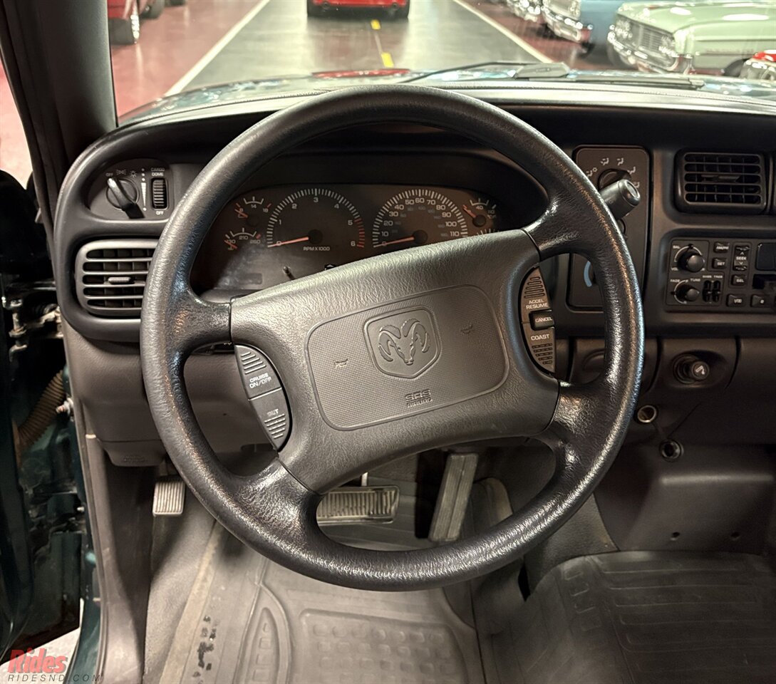 2001 Dodge Ram 1500 ST   - Photo 10 - Bismarck, ND 58503