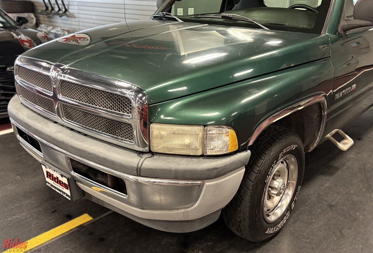 2001 Dodge Ram 1500 ST   - Photo 2 - Bismarck, ND 58503