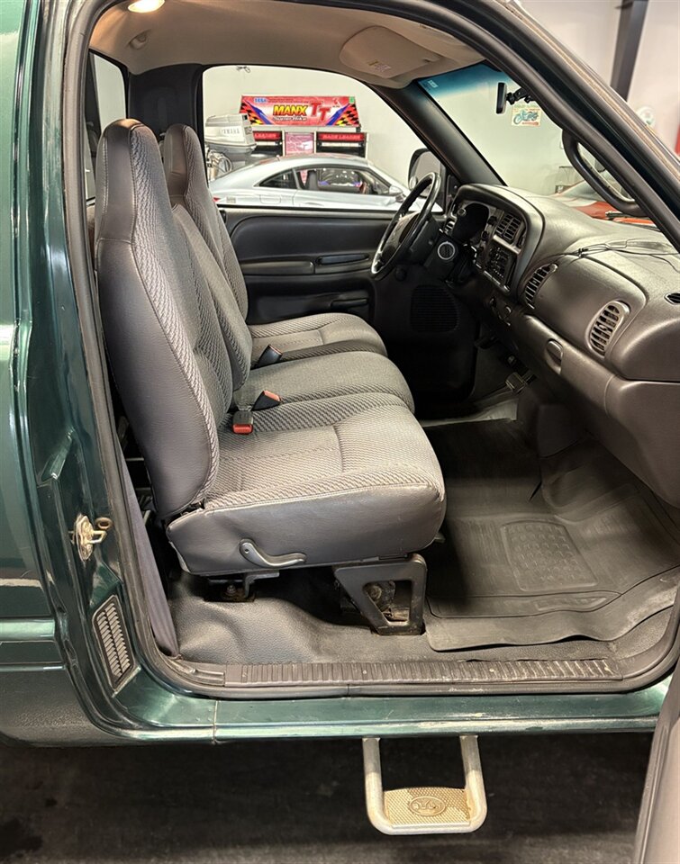 2001 Dodge Ram 1500 ST   - Photo 19 - Bismarck, ND 58503