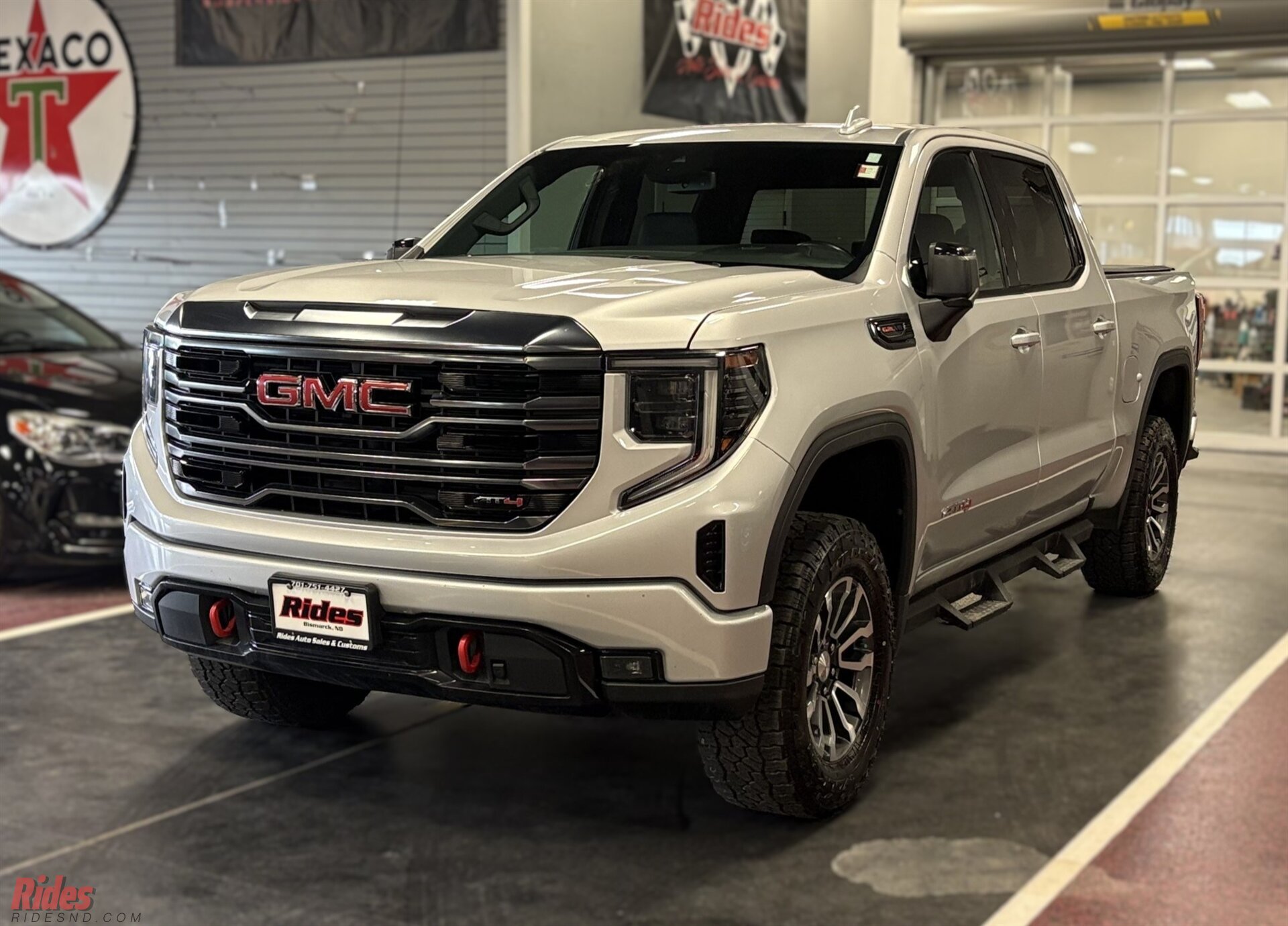 2022 GMC Sierra 4WD Crew Cab Short Box AT4's photo